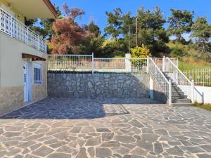 Φωτογραφία από το άλμπουμ του Elena's 3BR Maisonette with Garden & Pool στα Νέα Πλάγια