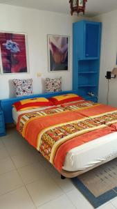A bed or beds in a room at CASA CALMA