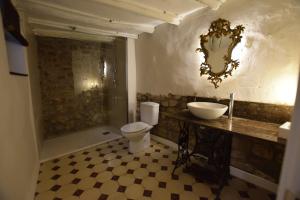 Ένα μπάνιο στο La Posada del Castillo
