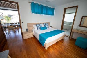 a bedroom with a bed and a dining room at Rocky 03 Perebere Beach 100M in Midlands Station +8 photos