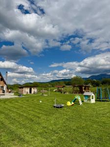 Peisaj natural din apropierea acestui chalet