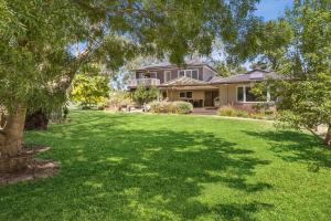 Κήπος έξω από το The Gathering House Sleeps 18