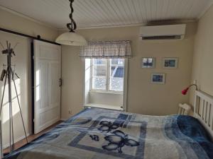 a bedroom with a bed with a quilt on it at Apartment in central Öregrund in Öregrund