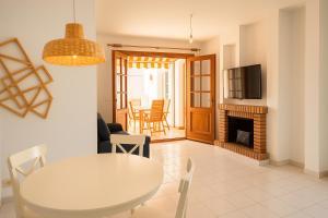 a living room with a white table and a fireplace at Meridia Apartaments in Alcossebre