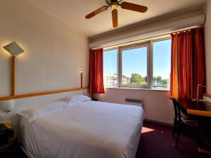 Postel nebo postele na pokoji v ubytování Arche Hotel