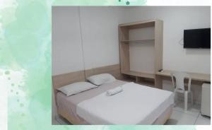 a bedroom with a bed and a desk and a television at Piaui Apart Hotel in Teresina +5 photos