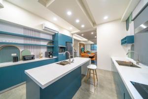 Η κουζίνα ή μικρή κουζίνα στο In Joy Homestay