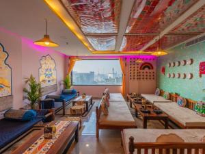 Ruang duduk di The Hosteller Amritsar, Near Golden Temple +35 gambar