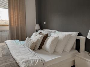 Postel nebo postele na pokoji v ubytování Elysian Apartments