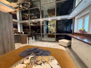 Posedenie v ubytovaní DeLuxury Mirror Apartament Centrum