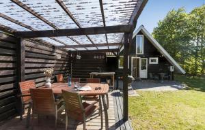 Κήπος έξω από το 3 Bedroom Beautiful Home In Glesborg