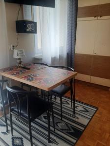 a table and chairs in a room with a kitchen at Noclegi Grota in Jasło