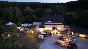 an aerial view of a hotel with cars parked in a parking lot at Landhaus Obere Säge in Schömberg