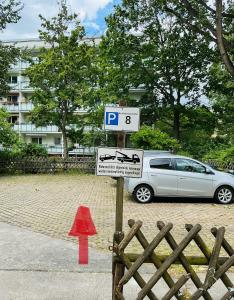 a parking lot with a parking sign and a car at Jade FeWo Cottbus in Cottbus
