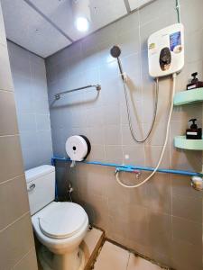 a bathroom with a toilet and a shower at 804-STP Homely room Free Wi-Fi and Near BTS line in Bangkok +10 photos