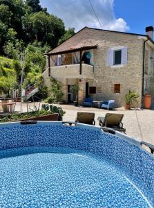 Bazén v ubytování Microfattoria Lenta nebo v jeho okolí