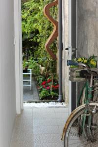 a bike parked outside of a door with a garden at The Gallery Studios in Porto