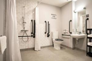 Vannituba majutusasutuses Moxy Dublin City