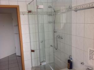 Koupelna v ubytování Pension Lindengarten