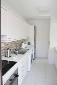 Kuchyňa alebo kuchynka v ubytovaní 3 bedroom penthouse