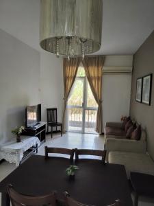 Μια τηλεόραση ή/και κέντρο ψυχαγωγίας στο Homestay Batu Ferringhi
