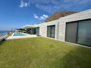 a house with a yard with a swimming pool at Villa Lodos in Bodrum City