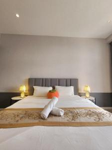 Kama o mga kama sa kuwarto sa Millerz Square Suite by Define Suite