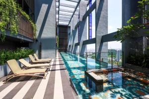 Swimming pool sa o malapit sa Millerz Square Suite by Define Suite