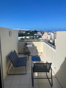 Balkón nebo terasa v ubytování Horizon - Duplex classé 3 étoiles vues mer et montagne à Terre Sainte