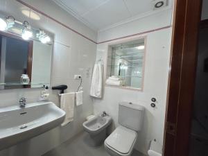 Et badeværelse på Vistas de Cabomar + 9 billeder