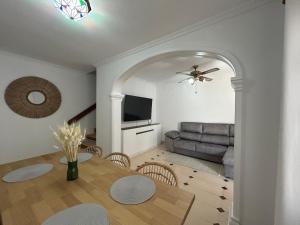 Et tv og/eller underholdning på Vistas de Cabomar