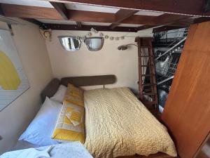 a bed in a small room with sunglasses on the wall at Two Top Central Unique Artisan Beach Studios - also separate spa cabin in Brighton & Hove