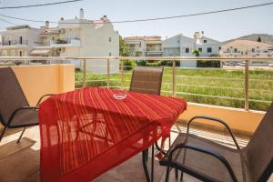 Balkón alebo terasa v ubytovaní Καινούριο σπίτι σε ήσυχη τοποθεσία