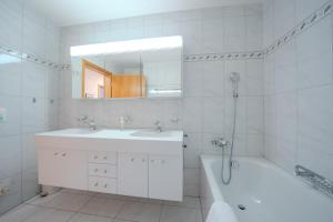 Koupelna v ubytování Casa Cresta C32 by Arosa Vacations