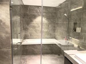 a bathroom with a shower and a bath tub at Homestay 2pn Sapphire in Ha Long +14 photos