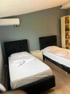 a room with two beds in a room at FOUR L's in Arape-Rashbulli +3 photos