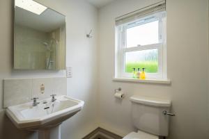 Et badeværelse på Acorn Apartment 1 + 40 billeder