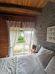 Ένα ή περισσότερα κρεβάτια σε δωμάτιο στο Maison de charme avec piscine, jacuzzi et jardin +44 φωτογραφίες