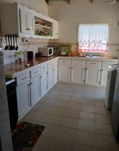 Kuchyň nebo kuchyňský kout v ubytování Frederick AirB&B Services