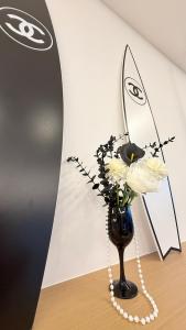 头城宜蘭頭城9453-1796的花瓶,放在桌子上 更多15张照片
