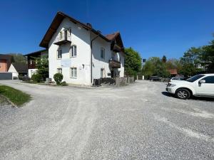 a white car parked in front of a house at Ruhige Ferienwohnung in Rosenheim in Rosenheim +6 photos