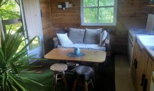 Posezení v ubytování Maisonnette perchée au cœur de la nature
