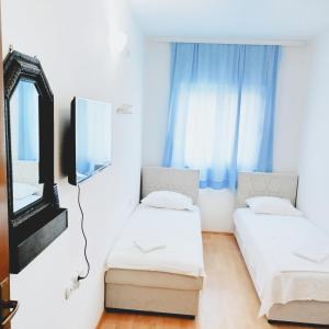 Voodi või voodid majutusasutuse Apartments Hija toas