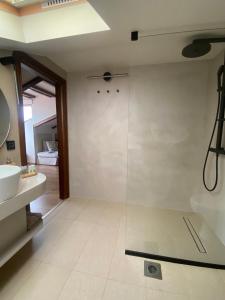 A bathroom at Loft 38 Ioannina