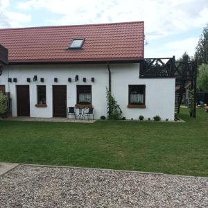 a white house with a red roof at Krutyńska Sielanka in Piecki