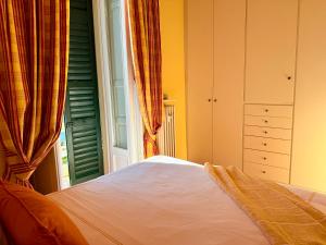 Postel nebo postele na pokoji v ubytování BELLE ILE LAKE VIEW SUITE