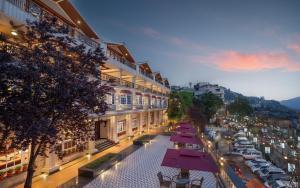 Nespecifikovaný výhled na hory nebo výhled na hory při pohledu z hotelu