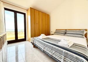 Φωτογραφία από το άλμπουμ του Pgs Immobiliare srls Bellavista Maria Attico con vista mare e parcheggio privato La Maddalena σε La Maddalena