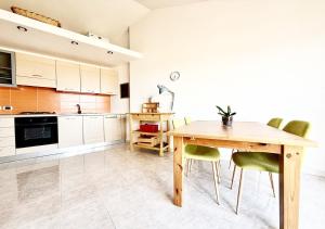 Φωτογραφία από το άλμπουμ του Pgs Immobiliare srls Bellavista Maria Attico con vista mare e parcheggio privato La Maddalena σε La Maddalena