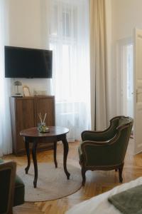 Televízia a/alebo spoločenská miestnosť v ubytovaní NEW - Golden Central Budapest Apartment
